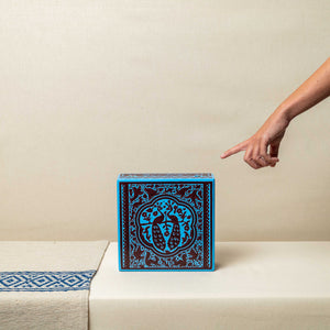 Caja Olinalá, azul y marrón